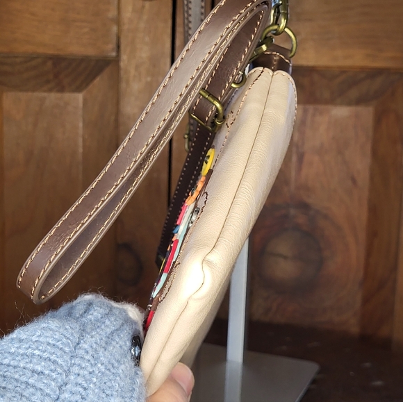 Chala Crossbody Bag with Camper Design - Picture 13 of 15